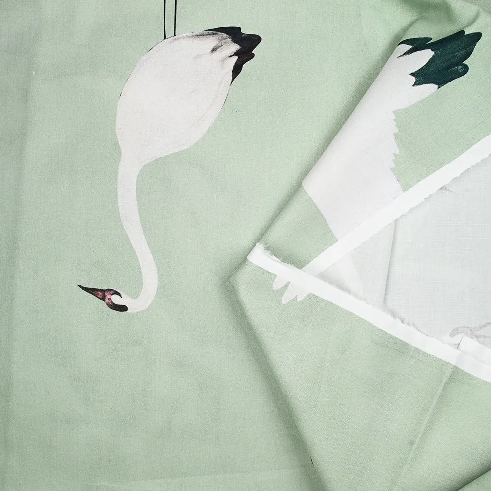 Coton imprimé envolée cygnes écru fond vert pastel